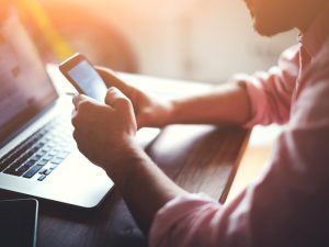 スマホ1台で副業できる!? パパが知っておくべき”もう一つの収入源”って？