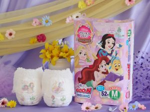 おむつ替えや添い寝、お出かけ準備が楽しくなる！デザイン×機能性の育児アイテム3選
