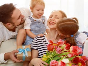 世界の「母の日」に学ぶ、親のウェルビーイング。頑張る自分を慈しむヒント